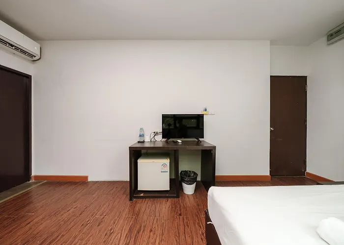 Dancenter Khaosan Park Hotel 3*