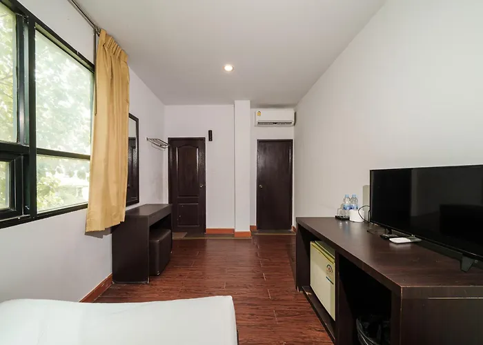 Dancenter Khaosan Park Hotel 3*